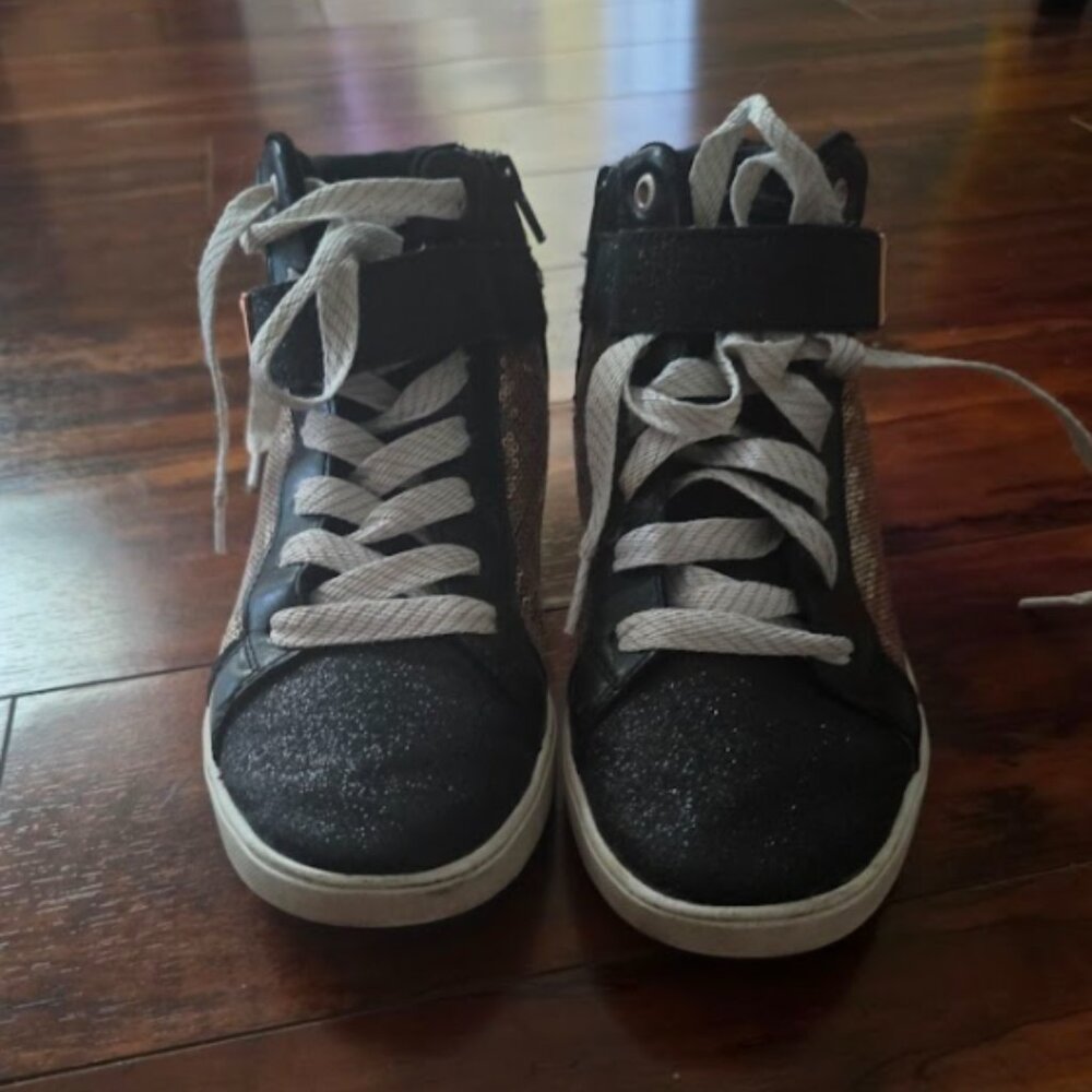 black and gold sparkle sneakers from sketchers